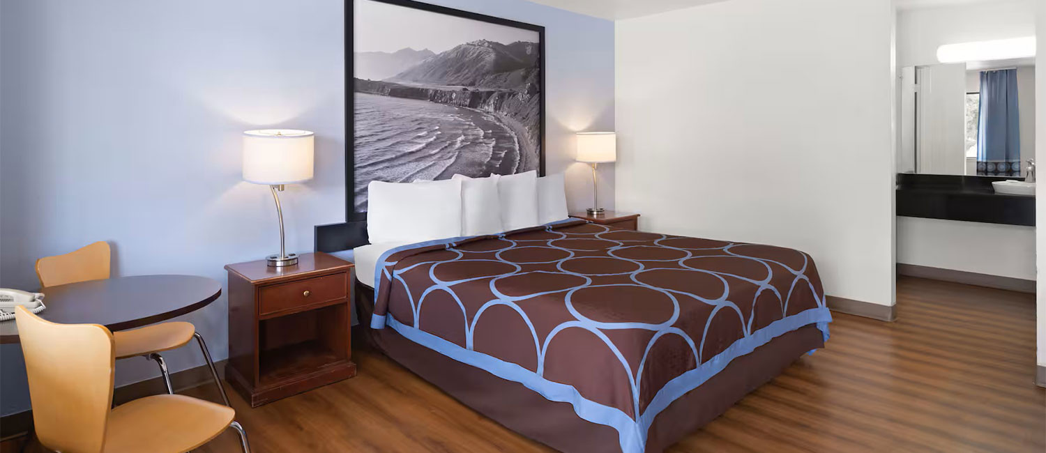 STAY IN OUR COMFORTABLE GUEST ROOMS BOASTING MODERN AMENITIES