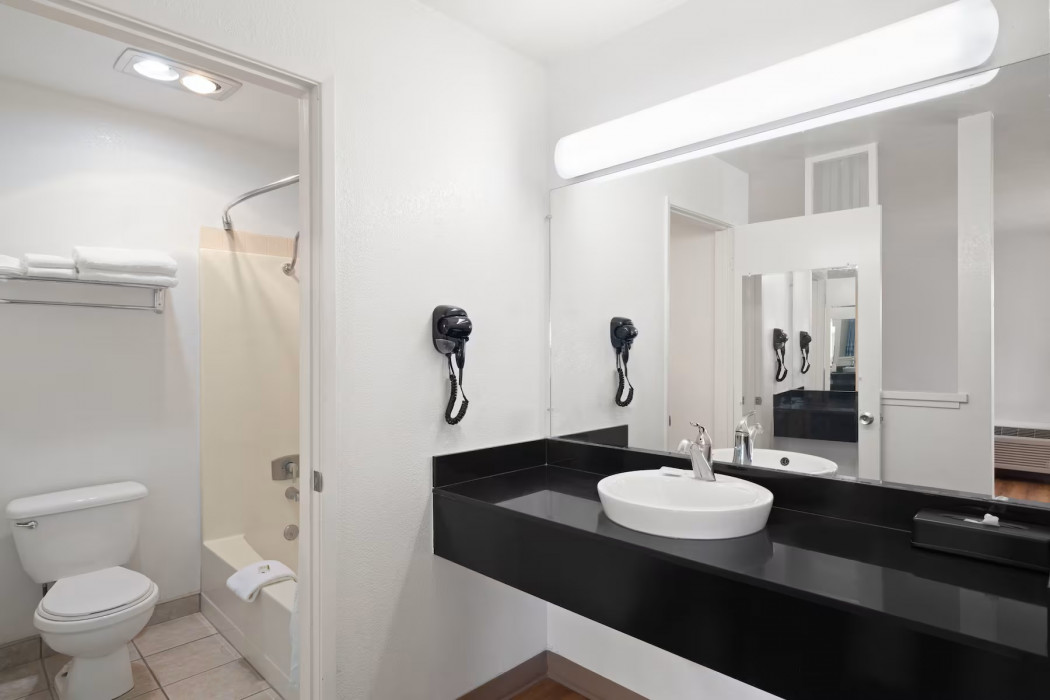 Single King Single Queen Kitchenette - Non Smoking