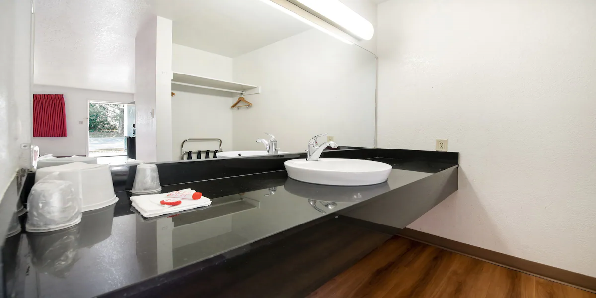 Bathroom - Super 8 by Wyndham Dunnigan